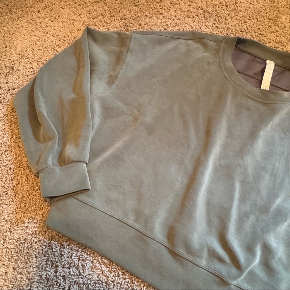 lululemon Softstreme Crew **spots** - Picture 4 of 11